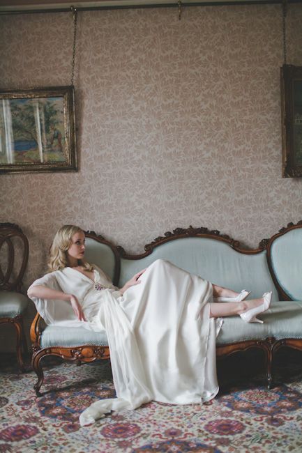 Modern Vintage Photography, Rilo Kiley, Victorian Couch, Sofas Vintage, Rachel Simpson, Case Photography, Debut Photoshoot, Victorian Sofa, Vintage Couch