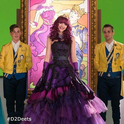 Descendentes 2 Mal Mal Descendants 2, Descendants Pictures, Descendants Wicked World, Cotillion Dresses, Evie Descendants, Mal Descendants, Descendants Costumes, Disney Descendants Movie, Descendants 1