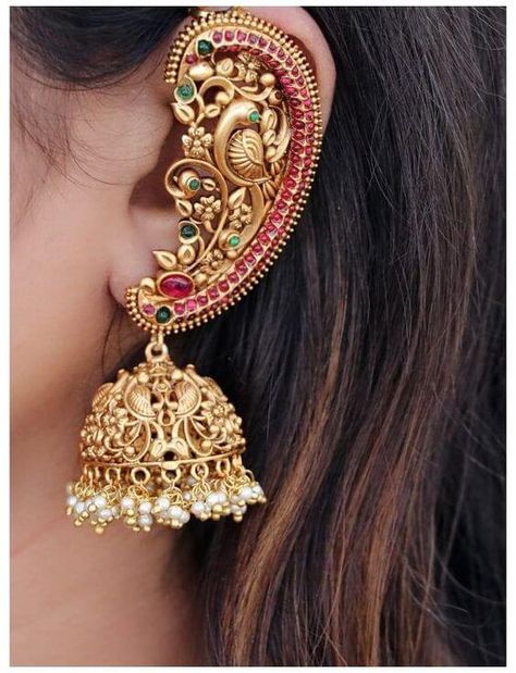 Gorgeous Bridal Ear Cuffs For The Experimental Brides-To-Be Silver Long Necklace, Necklace Women Gold, Temple Jewellery Earrings, Big Statement Earrings, Indian Jewellery Gold, Gold Earrings Models, Antique Gold Jewelry Indian, Indian Bridal Jewelry Sets, Indian Jewelry Earrings