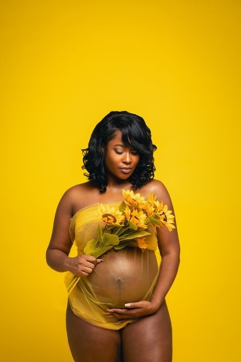 Maternity Photography With Sunflowers, Yellow Maternity Shoot, Sunflower Maternity Pictures Black Women, Maternity Photo Shoot Ideas Sunflowers, Yellow Maternity Photoshoot, Maternity Pictures Black Women, Maternity Black Women, Pregnancy Shoot Black Women, Sunflower Maternity Shoot