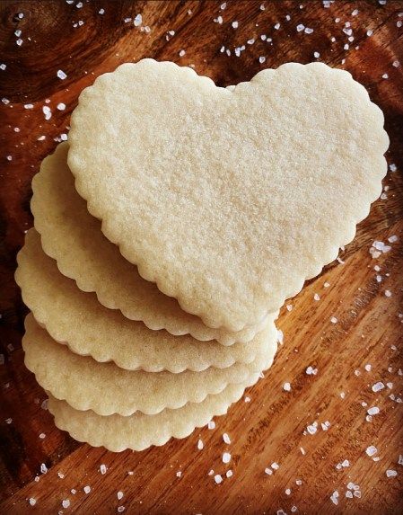 Salted Caramel Cutout Cookies, Salted Caramel Sugar Cookies, Puffy Royal Icing, Crumbl Recipes, Cookie Variations, Cutout Cookie Recipe, Cut Cookies, Best Cookie Recipe Ever, Sugar Cookie Icing Recipe