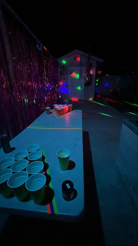 Nightclub Themed Party, House Party Inspo Decoration, Chill Bday Ideas, Neon After Party, Diy Nightclub Party, Garage Party Aesthetic, Night Club Themed Party, Project X Party Ideas, Balcony Party Ideas