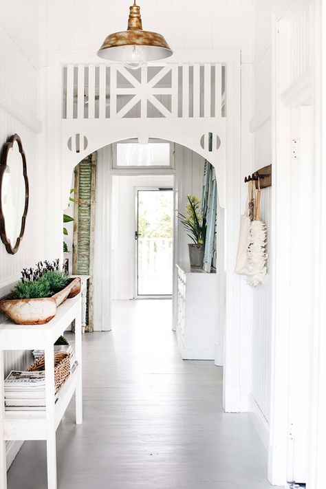 These charming country homes take design cues from their stunning surrounds, embracing natural materials and Australian country style. Take a look. Queenslander Homes Interior, Queenslander Homes, Queenslander House, Modern Renovation, Interior Color Schemes, Style Cottage, Old Farm Houses, Australian Homes, House Entrance