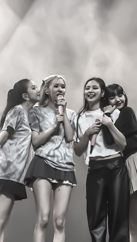 Black Pink Ot4, Blackpink Foto, Cool Kpop Wallpapers, Kpop Aesthetic Wallpaper, Greek Goddesses, Blackpink Is The Revolution, Jennie Kim Blackpink, Pink Instagram, Hard To Love