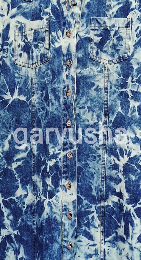 Dye Denim, Fabric Board, Diy Denim, Denim Print, Tie Dye Denim, Shibori Tie Dye, Indigo Shibori, Blue Tote Bag, Tie Dye Diy