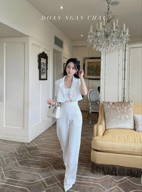 Skirt Semi Formal Outfit, Elegant Dresses Classy Chic Formal, Korean Classy Outfits, Chic Outfit Aesthetic, Bossy Outfit, Ootd Elegant, Elegant Outfit Classy, New Aesthetic, Outfit Chic