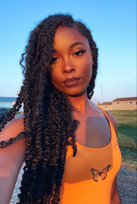 Boho Havana Twist, Hair Colour Ideas 2023, Hair Pinup Styles, Boho Twists Black Women, Twists Black Women, Havana Twist Styles, Braids Colours, Box Braids And Cornrows, Havana Twist Hairstyles