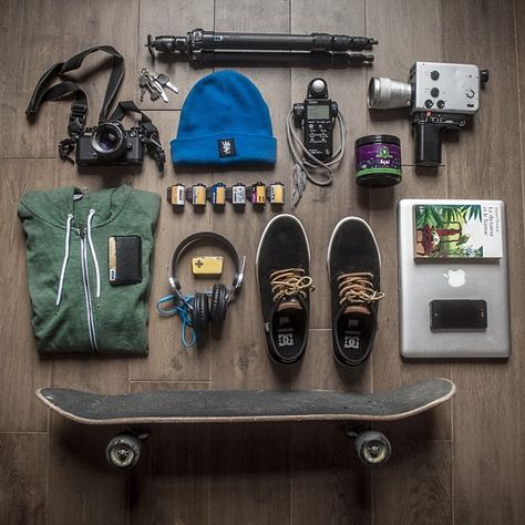 624 Me gusta, 15 comentarios - Fred Mortagne (@frenchfred) en Instagram: "Vital Kit for TheDiggest.com @wesc1999 @sambazon" Room Decor For Men, What's In My Backpack, Vans Backpack, Skateboarding Tricks, Skateboard Photography, Inside My Bag, Photo Gear, Urban Survival, Well Traveled