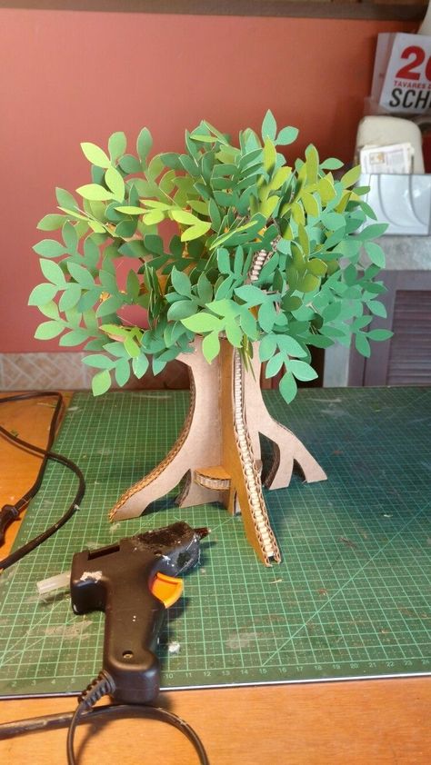 Cardboard Tree Diy, Diy Cardboard Tree, Cardboard Trees, Tree Cardboard, How To Make Trees, Cardboard Tree, Candy Land Decorations, Cardboard Model, Candy Land Christmas Door