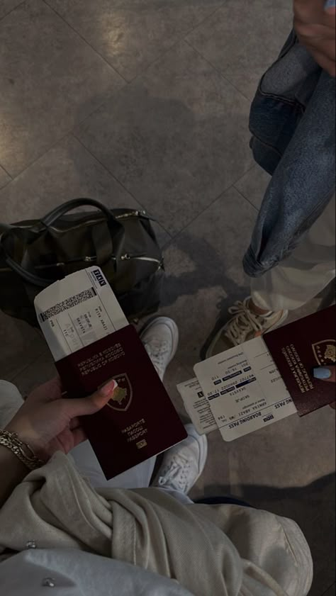 Airport Boarding Pass Aesthetic, Two Passports Aesthetic, Go Abroad Aesthetic, Aiport Aesthetic Girl, Couples At Airport, Passports Aesthetics, Airport Passport Pictures, Passport Aesthetic Photo, Travel Writer Aesthetic