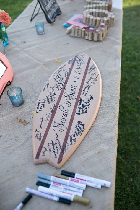 DIY Surfboard Guest Board Destination Wedding Guest Book, Surfer Wedding, Decoration Surf, Surf Wedding, Surf Birthday Party, Diy Destination Wedding, Surf Birthday, Wedding Guest Signing, Surf Party