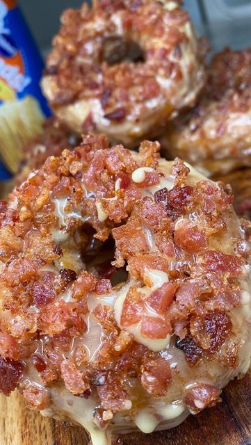 Maple Bacon Doughnut, Maple Bacon Donuts Recipe, Sole Recipes, Maple Bacon Donut, Maple Donuts, Donut Ideas, Biscuit Donuts, Bacon Donut, Homemade Donuts Recipe