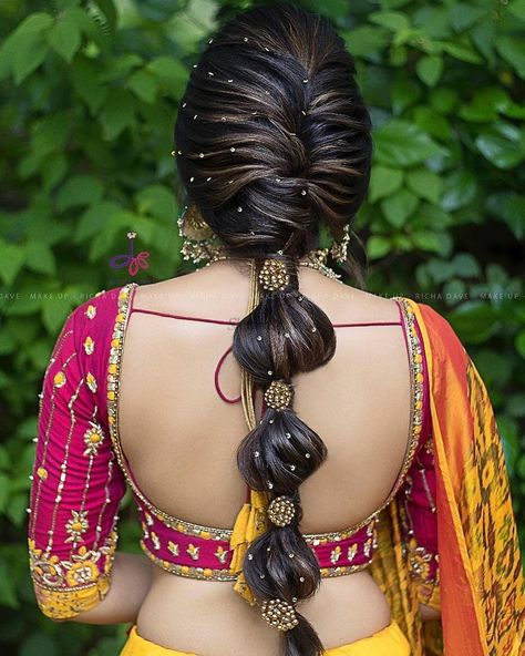 Introducing Bubble Braid Hairstyles for all brides to be. from short hair bubble braid hairstyle to easy bubble braid bridal hairstyle, we have got hairstyle for every hair type. #shaadisaga #indianwedding #bridalhairstyle #bridalhairstyleindian #bubblebraidtutorial #bubblebraidhalfuphalfdown #bubblebraidhowtodo #bubblebraidhairstyles #bubblebraidpigtails #bubblebraidponytail #bubblebraidhalfup #bubblebraid #uniquebraidhairstyleforbride #braidhairstyleforbride #braidhairstyles #mehendihairstyle भारतीय दुल्हन संबंधी, South Indian Wedding Hairstyles, Reception Hairstyles, Bridal Hairstyle Indian Wedding, Bridal Hairdo, Traditional Hairstyle, Bridal Hair Buns, Indian Wedding Hairstyles, Indian Bride Hairstyle