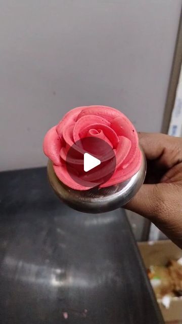 Rose Flower Cupcakes, Making Roses With Icing, How To Make A Rose With Icing, How To Make Icing Roses, Icing Roses On Cake, Flower Design On Cake, Piping Roses On Cake, How To Make Buttercream Roses, How To Make Cake Flowers