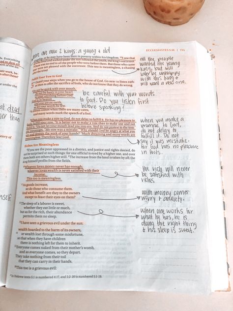 Bible Personalization Ideas, Ecclesiastes 1 Bible Journaling, Annotating The Bible, Ecclesiastes Bible Journaling, Bible Organization, Bible Journal Notebooks, Bible Studying, Open Bible, Bible Journaling Ideas Drawings