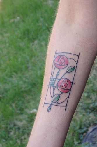 How I would lovelovelove a Mackintosh tattoo...or window...or print...or tea room...or......ok, just a tattoo.    Mackintosh Rose Tattoo by sarybow, via Flickr Macintosh Rose Tattoo, Rennie Mackintosh Tattoo, Charles Rennie Mackintosh Designs, Shoulder Sleeve Tattoos, Art Deco Tattoo, Mackintosh Rose, Art Nouveau Tattoo, Nouveau Tattoo, Rennie Mackintosh