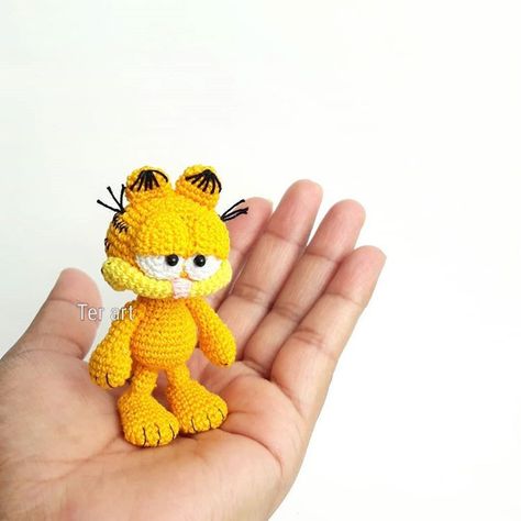 Garfield Crochet Pattern, Crochet Garfield, Small Keychains, Bobble Stitch Crochet, Micro Crochet, Crochet Disney, Gift Wrapping Inspiration, Pola Amigurumi, Crochet Teddy