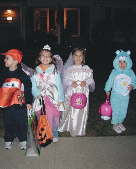 Kids Halloween Aesthetic, Family Funny Pictures, Four Kids Aesthetic, Childhood Aesthetic Kids, Childhood Best Friends Aesthetic, Childhood Best Friends, Childhood Friendship, Childhood Memories Aesthetic, Teen Doctor