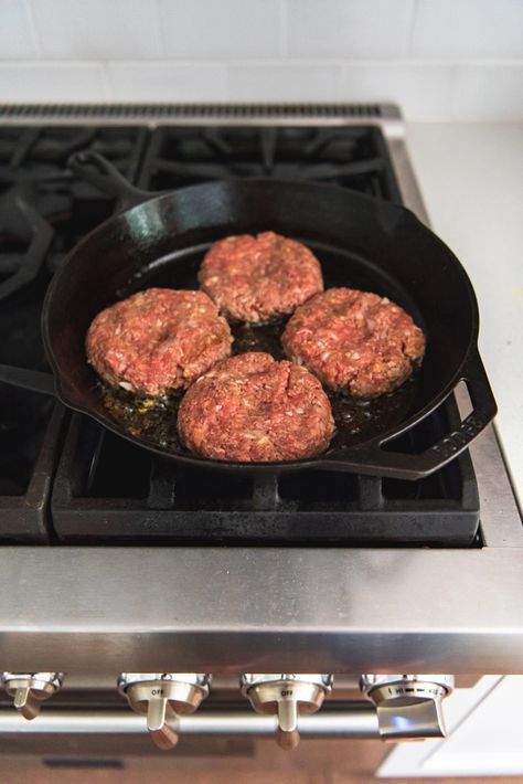 An image of four meatloaf patties pan-frying in a skillet on the stove. Meatloaf Hamburger Patties, Meatloaf Burgers Recipes, Pan Fried Burgers Ground Beef, Fried Hamburger Patties, Hamburg Recipes, Meatloaf Patties, Meatloaf Burgers, How To Cook Meatloaf, Meatloaf Ingredients