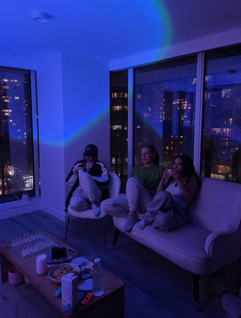 New York City Apartment Aesthetic, Dream Apartment Aesthetic, Bestie Apartment, City Apartment Aesthetic, 90s City, Aesthetic Apartment, High Rise Apartments, Apartment Goals, New York City Apartment