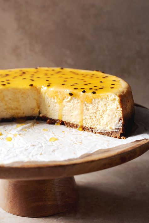 Super creamy baked passionfruit cheesecake with a spiced Lotus biscuit crust. It’s decadent and so insanely good! #passionfruit #cheesecake | teakandthyme.com Passionfruit Dessert, Biscoff Crust, Cheesecake Decoration, Passionfruit Cheesecake, Biscuit Crust, Lotus Biscuits, Passionfruit Recipes, Biscoff Biscuits, Baked Cheesecake