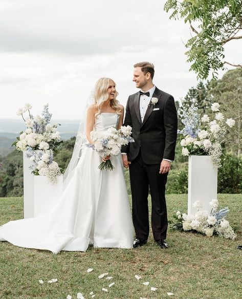 White Pillar Wedding Ceremony, Wedding Floor Arch Flowers, Blue And White Wedding Ceremony Flowers, Soft Blue Wedding Flowers, Wedding Ceremony Columns, Flower Plinth Wedding, White Pillars Wedding, Ceremony Pillar Flowers, Wedding Ceremony Flower Arch