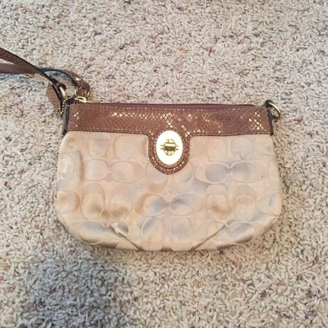 Coach clutch Gold and tan coach clutch with zipper closure and option wrist or shoulder strap Coach Bags Clutches & Wristlets Coach Clutch, Brown Purse, Coach Logo, Brown Purses, Wristlet Clutch, Coach Wristlet, Mini Purse, Wristlet Wallet, Coach Leather