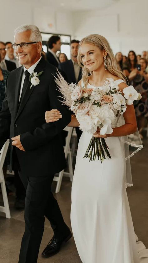 Father Bride Photos, Father Daughter Wedding, Bride And Father, Father Picture, Wedding Photo List, Wedding Shot List, Father Photo, Wedding Portrait Poses, Bride Pictures