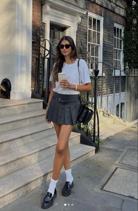 nyc ⋆˙⟡ Stylish Denim Skirt, Dinner Outfit Casual, Stile Blair Waldorf, Adrette Outfits, Fest Outfits, Skirt Outfits Fall, Skandinavian Fashion, Chique Outfits, Outfit Inspo Casual