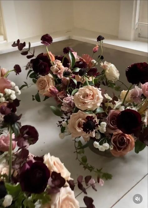 Dark Moody Intimate Wedding, Black Dahlia Arrangement, Gothic Shower Ideas, Dark Gothic Floral Arrangements, Dark And Moody Bridesmaid Bouquet, Dark Colored Flowers Bouquets, Dark Academia Flower Arrangement, Plum Wedding Palette, Dark Burgundy Flowers