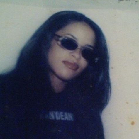 baby girl. 90s. 2000s. aaliyah. rip. 2000s Aaliyah, Aaliyah Pfp, Aaliyah 90s, Aaliyah Aesthetic, Aaliyah Outfits, Rip Aaliyah, Aaliyah Pictures, Queen Of The Damned, Aaliyah Style