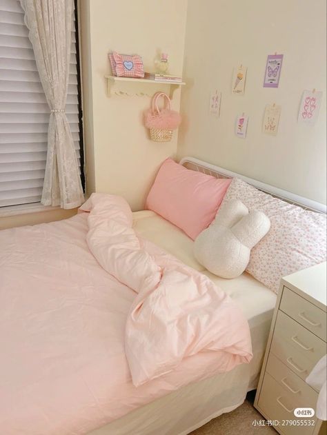 Cuartos Coquette, Pink Obsession, Cute Bedroom Ideas, Bedroom Deco, Dekorasi Kamar Tidur, Room Redesign, Study Room Decor, Girly Room, Pretty Bedroom