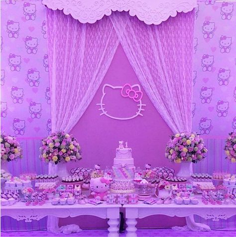 Pink Quince Theme, Hello Kitty World, Bolo Da Hello Kitty, White Carousel, Kitty Silhouette, Garden Full Of Flowers, Hello Kitty Birthday Theme, Hello Kitty Wedding, Hello Kitty Theme Party