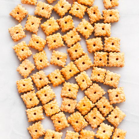 Homemade Cheese Crackers Cheese Crackers Recipe, Crackers Homemade, Homemade Cheese Crackers, Cheddar Crackers, Crackers Recipe, No School, Homemade Crackers, Homemade Cheese, Asiago