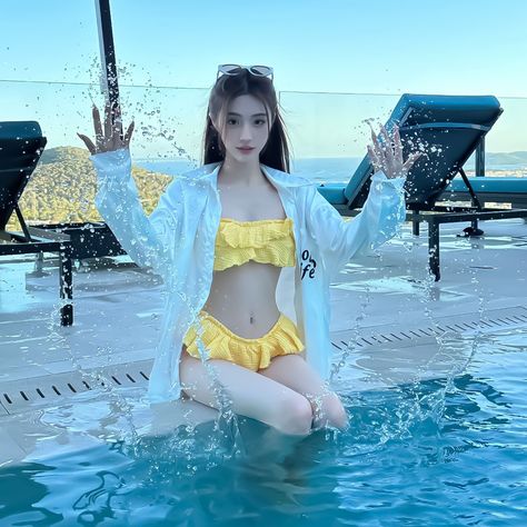 Pool Poses, Swimsuits Photoshoot, Pool Picture, 사진 촬영 포즈, Swimsuits Outfits, Body Reference Poses, Girl Fits, Cute Swimsuits, Insta Photo Ideas