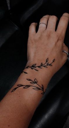 Wrap Around Wrist Tattoos, Cowgirl Tattoos, Cowboy Tattoos, Wrist Tattoo Designs, Unique Wrist Tattoos, Basic Tattoos, Western Tattoos, Muster Tattoos, Vine Tattoos