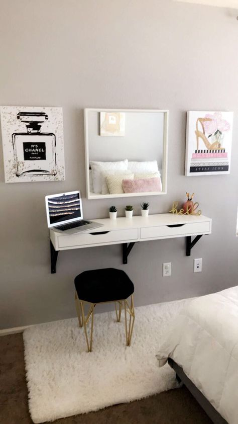 Floating Table Bedroom, Floating Makeup Vanity Ideas, Floating Desk Vanity, Diy Floating Vanity Makeup, Cheap Vanity Ideas Bedroom, Black Bedroom Vanity, Small Room Mirror Ideas, Floating Make Up Vanity, Floating Desk Bedroom