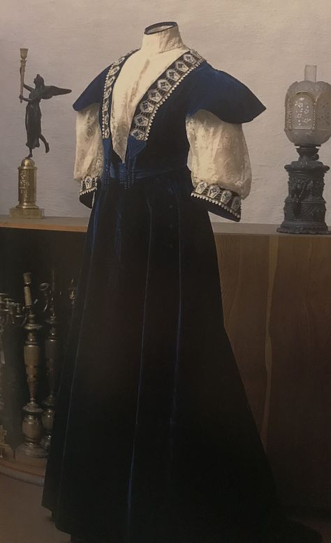 1898-1900 Russian Blue Velvet Woman's Dress. From p. 194 in Russian Elegance | State History Museum 99434/2 1890s Dress, Tsarina Alexandra, Russian Dress, Russian Clothing, 1890s Fashion, Alexandra Feodorovna, Hogwarts Legacy, Aesthetic Dress, 19th Century Fashion