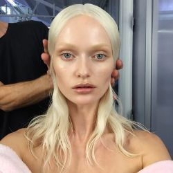 “Bleached azzz…Exciting things to come!!! 👽” (by... Bleached Eyebrows, Blonde Eyebrows, Bleached Hair, Editorial Makeup, Dream Hair, Fashion Stylist, Pretty Face, Amalfi, Maquillaje De Ojos