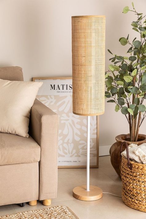 Rattan floor lamp...cool🔸🔸 Unusual Floor Lamps, Rattan Floor Lamp, Earthy Living Room, Diy Crafts Love, Diy Lampe, Bamboo Light, Unique Floor Lamps, Ambience Lighting, Diy Lamp Shade