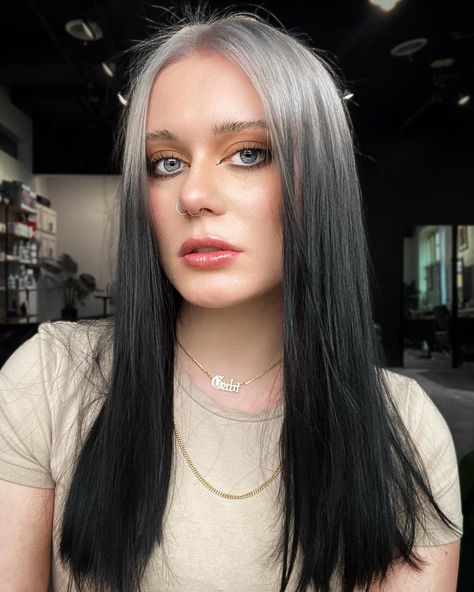 Gray Roots Black Hair, Platinum Roots Black Ends, Grey Roots Black Hair, Silver Roots Dark Ends, Grey Roots Black Ends, White Roots Dark Ends, Root Hair Color Ideas, Hair Roots Color, Colored Roots With Black Hair