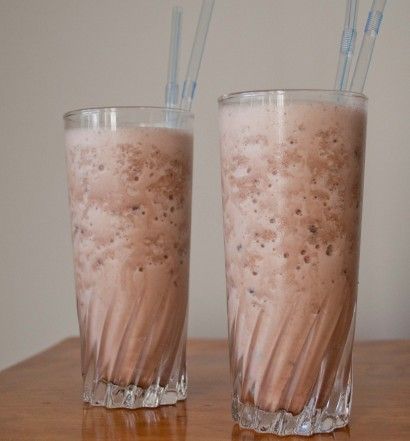 Almond Joy Smoothie Milk Smoothie Recipes, Almond Milk Smoothie Recipes, Flaxseed Smoothie, Peanutbutter Smoothie Recipes, Breakfast Chocolate, Ice Cream Smoothie, Chocolate Almond Milk, Chocolate Peanut Butter Smoothie, Almond Smoothie