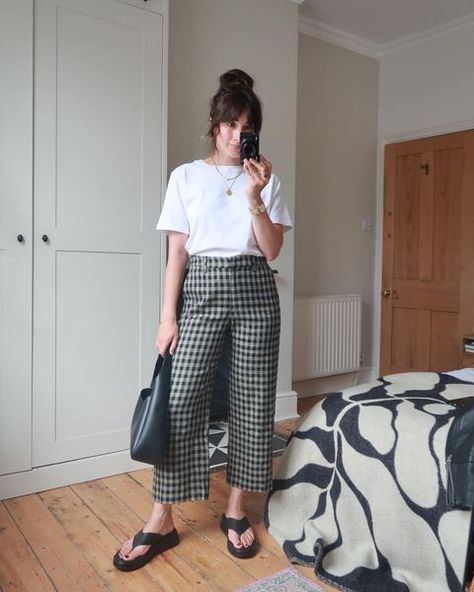 Rosie Ann Butcher (@rosieannbutcher) | Instagram Spring Workwear Ribbed Bottoms, Urban Outfitters Spring Workwear Bottoms, Rosie Ann Butcher, Weekly Outfits, Hot Weather, Printed Pants, Trousers, Pants, Clothes