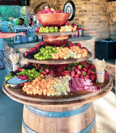 Country Wedding Place Settings, Country Backyard Wedding Ideas, Farm Wedding Food Ideas, Country Cocktail Wedding, Outside Wedding Food Ideas, Outdoor Wedding Hors D'oeuvres, Wedding Food Stations Bbq, Country Wedding Food Ideas Buffet, Wedding Food Bars Ideas