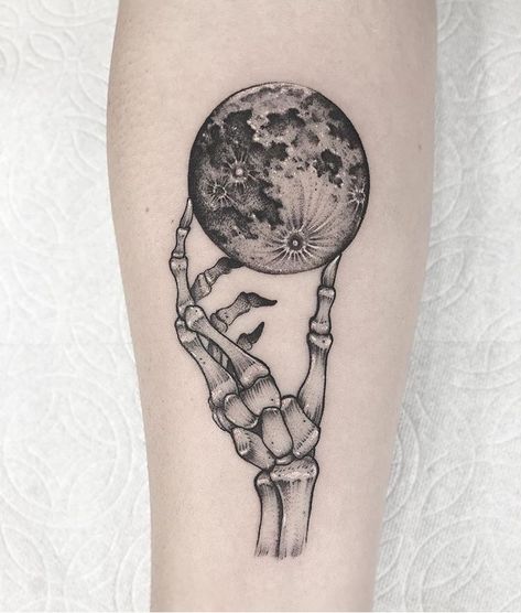 Moon and skeleton hand forearm tattoo Tattoo Crane, Tattoo Homme, Medium Tattoos, Uv Tattoo, Tattoos Infinity, Bone Tattoos, Scary Tattoos, Skeleton Tattoos, Skeleton Hand Tattoo