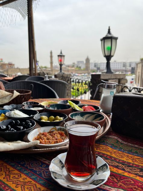 Kurdistan Erbil, Morning Energy, Breakfast Aesthetic, Traditional Breakfast, Recipe Breakfast, Traditional Culture, Arab Women, Newborn Baby Photography, Travel Nature