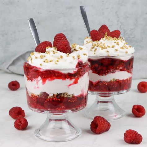 Easy Cranachan Cranachan Recipe Mary Berry, Scottish Cranachan Recipe, Scottish Recipes Authentic Dessert, Cranachan Cheesecake, Scottish Party, Scottish Raspberry Dessert, Scottish Scran, Cranachan Recipe, Scottish Desserts