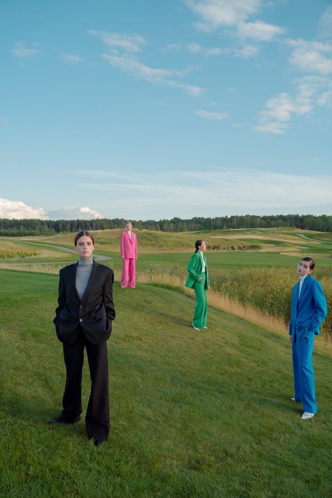 Colored Suits, Grass Landscape, Couple Fashion, Group Photography, Outdoor Portraits, Outdoor Photoshoot, Band Photos, Social Distance, Shooting Photo