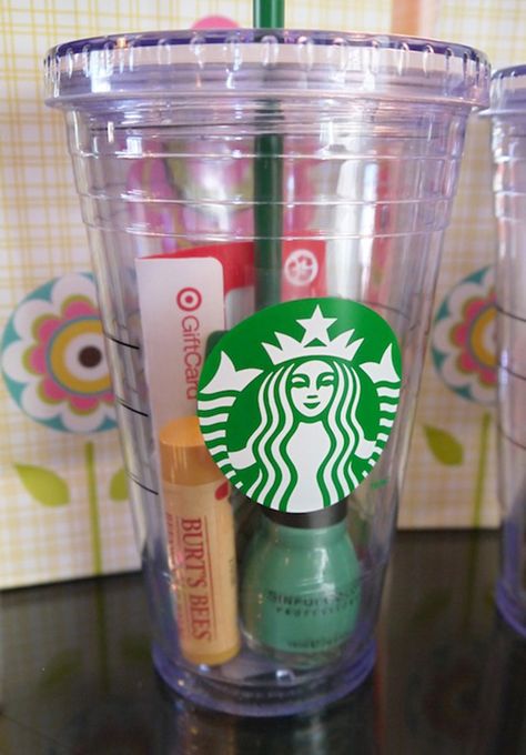 goodies in Starbuck cups for creative bridesmaid gift Diy Christmas Gifts For Friends, Shower Prizes, Gift Jar, Circuit Ideas, Christmas Board, Bachelorette Party Games, Navidad Diy, Cadeau Diy, Easy Diy Gifts