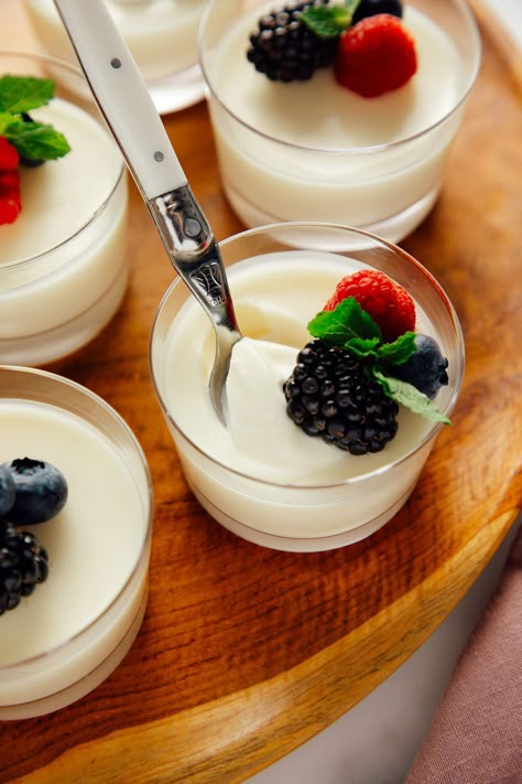 Find the perfect lemon posset recipe. Posset is a rich, creamy, citrusy British dessert—a lovely small treat. This recipe is so easy to make! Pool Side Drinks, Dessert Board Ideas, Fathers Day Food, Pool Party Food Ideas, Baked Pork Steak, Mothers Day Food, Lemon Posset Recipe, Posset Recipe, 5 Ingredient Desserts